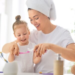 5 hábitos de higiene dental saludables para enseñar a tus hijos